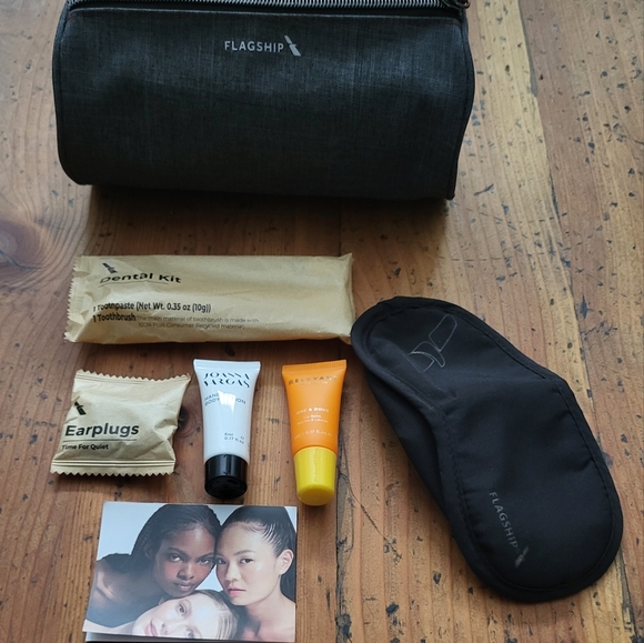 NWT Thirteen Lune Travel Kit - Picture 7 of 7